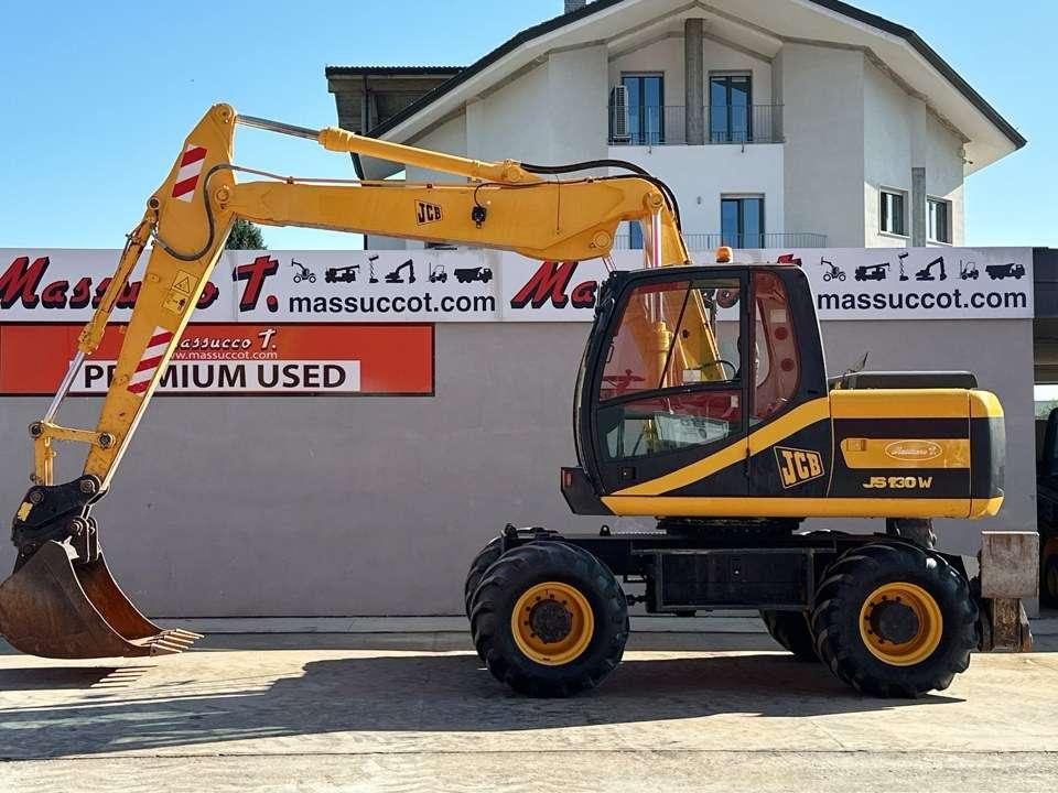 JCB JS130W 4x4 Photo 2