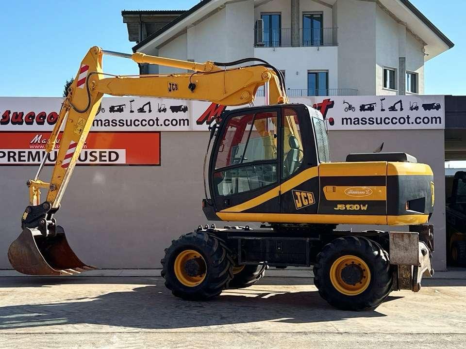 JCB JS130W 4x4 Photo 3