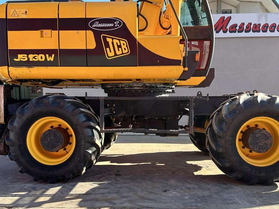 JCB JS130W 4x4 Photo 4