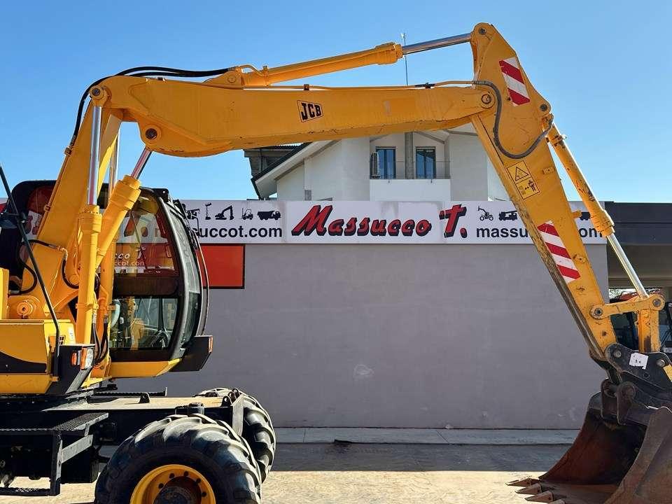 JCB JS130W 4x4 Photo 5