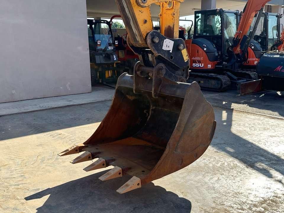 JCB JS130W 4x4 Photo 6