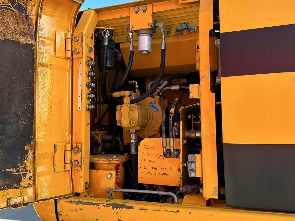 JCB JS130W 4x4 Photo 7