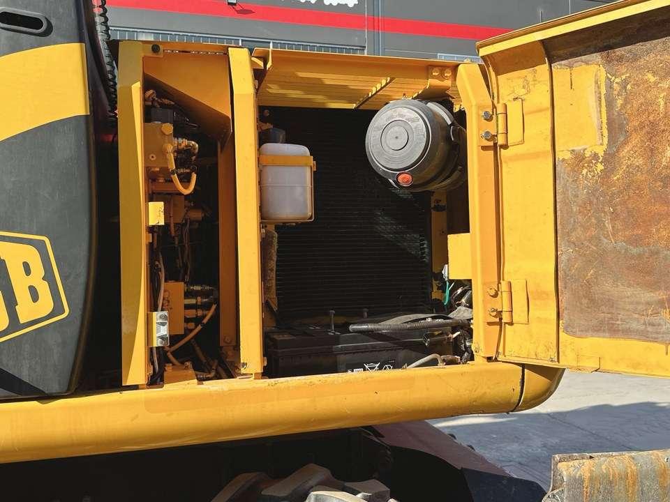 JCB JS130W 4x4 Photo 8