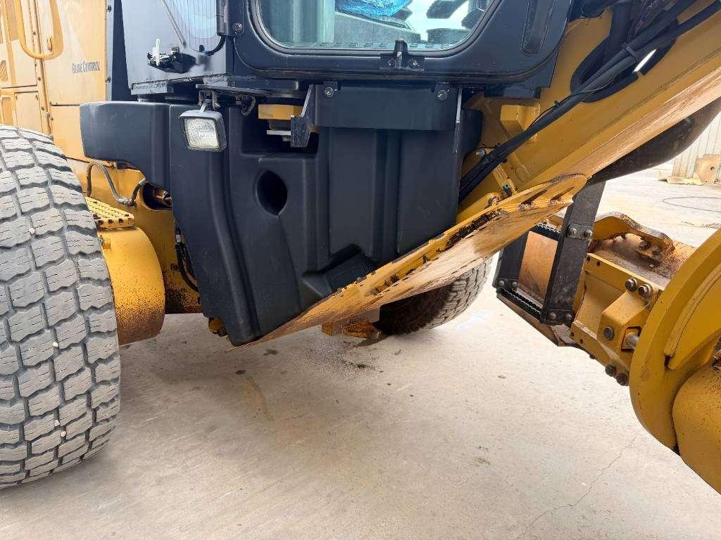 Caterpillar 140M3 Photo 24