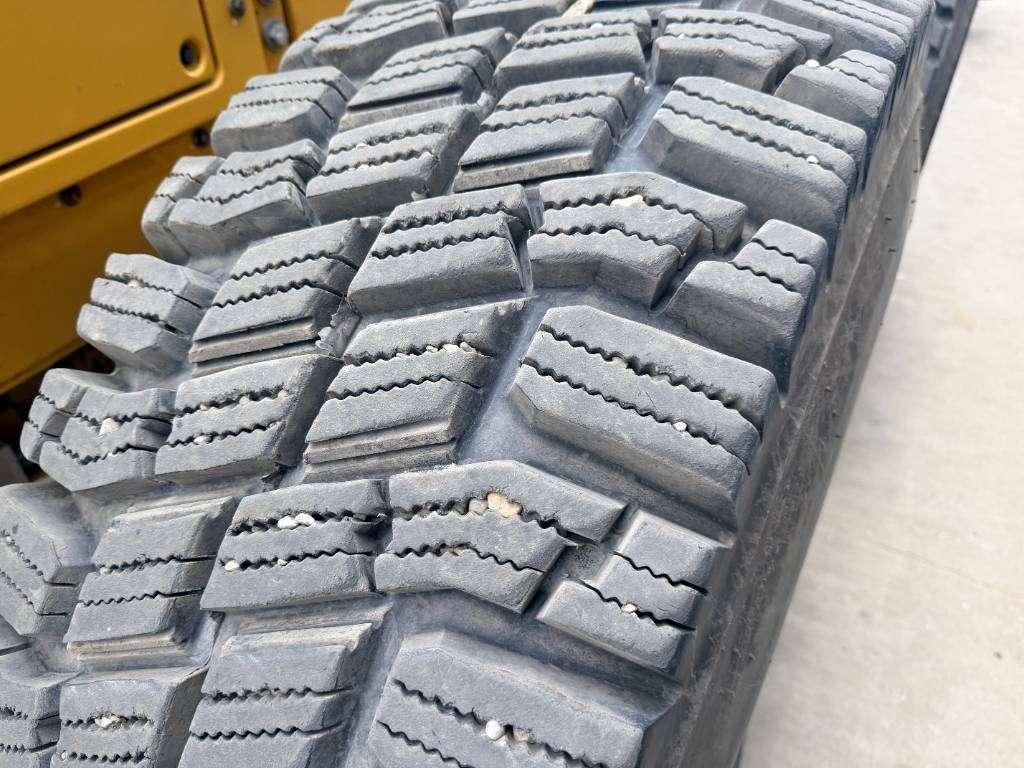 Caterpillar 140M3 Photo 9