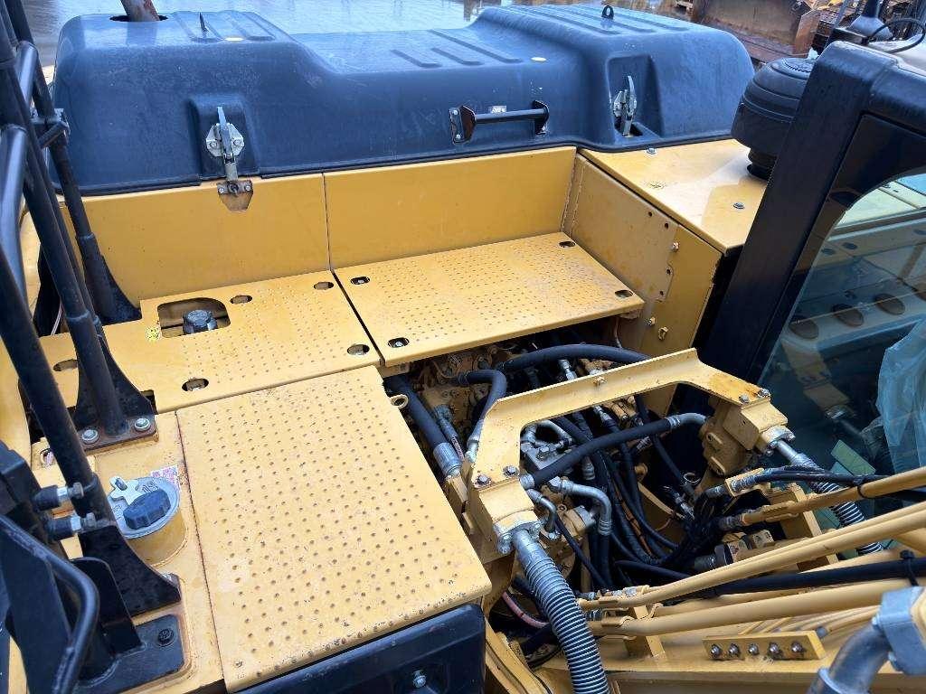 Caterpillar 320E L Photo 18