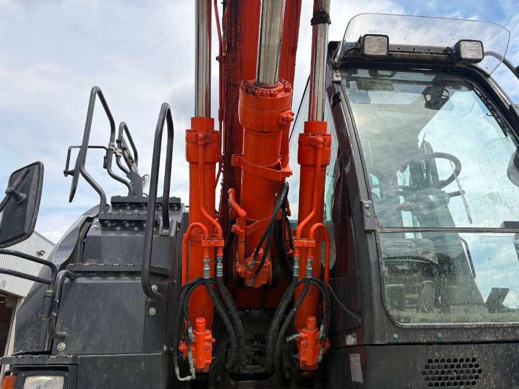 Hitachi ZX 140 W-6 (3 Pieces available) Photo 16