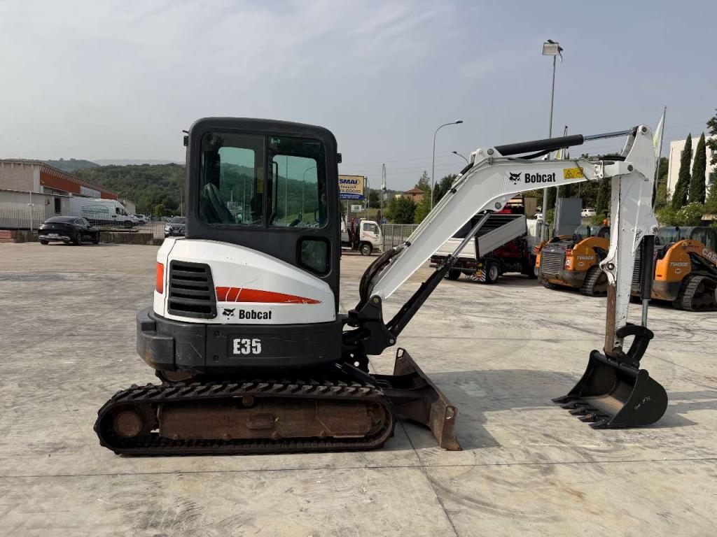 Bobcat E35 Photo 3