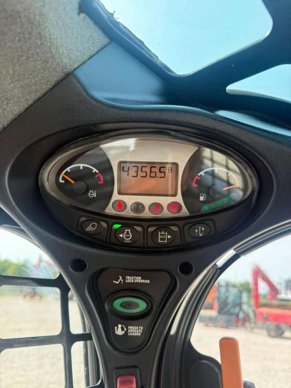 Bobcat T770 Photo 10