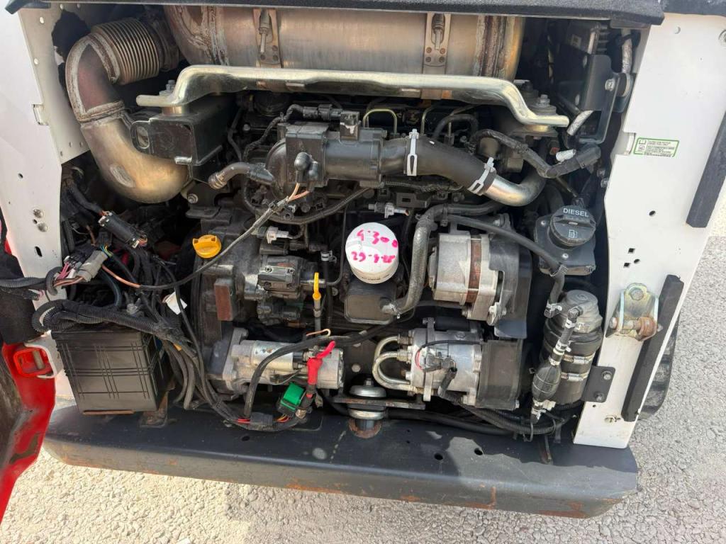 Bobcat T770 Photo 15
