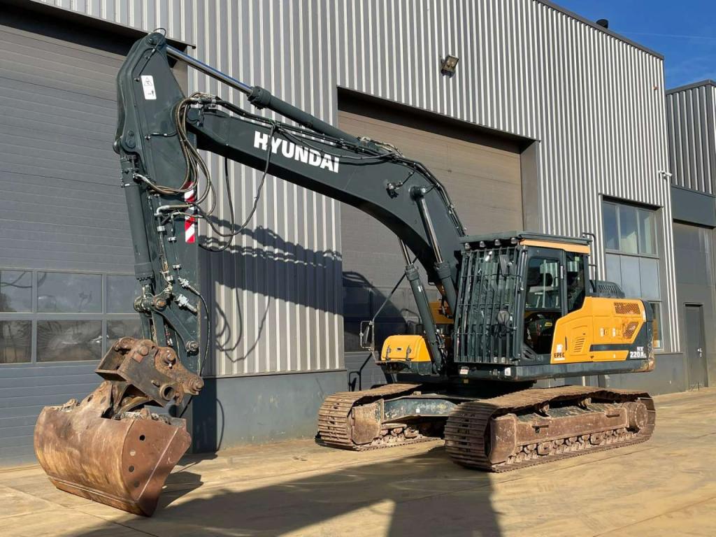 Hyundai HX220AL Photo 2