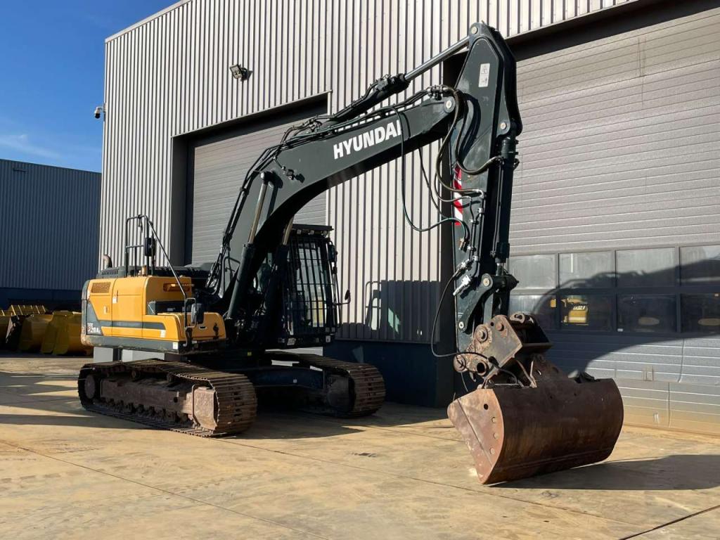 Hyundai HX220AL Photo 4