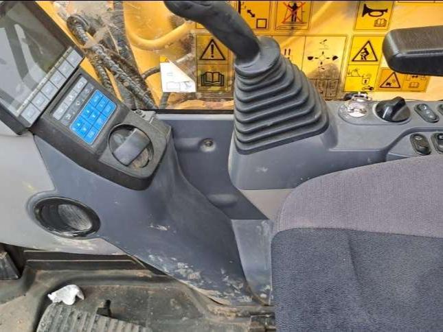 Komatsu PC490LC-11 Photo 17