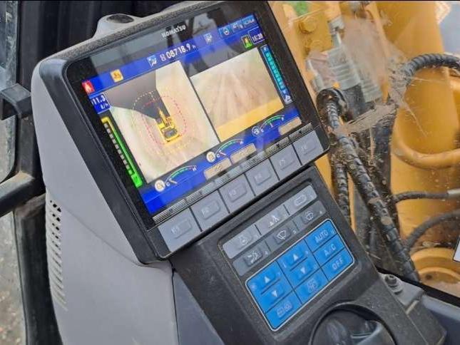 Komatsu PC490LC-11 Photo 19