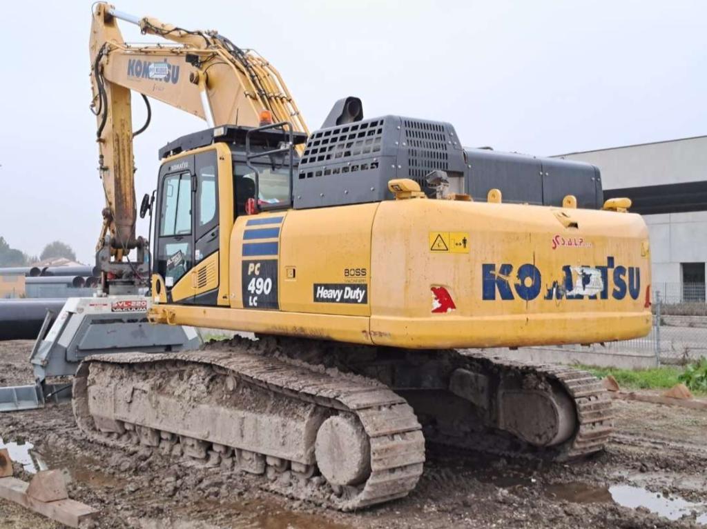 Komatsu PC490LC-11 Photo 3