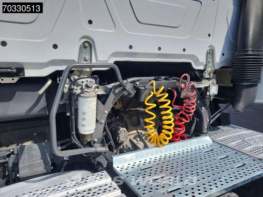 Mercedes-Benz Actros 1851 4X2 BigSpace 2x Tanks M.O.T. Photo 12