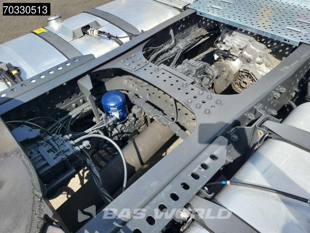 Mercedes-Benz Actros 1851 4X2 BigSpace 2x Tanks M.O.T. Photo 15