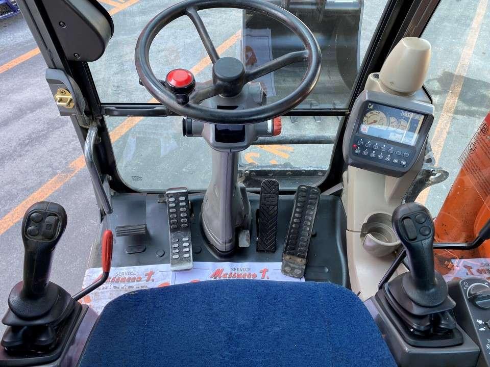 Hitachi ZX210W-3 Photo 10