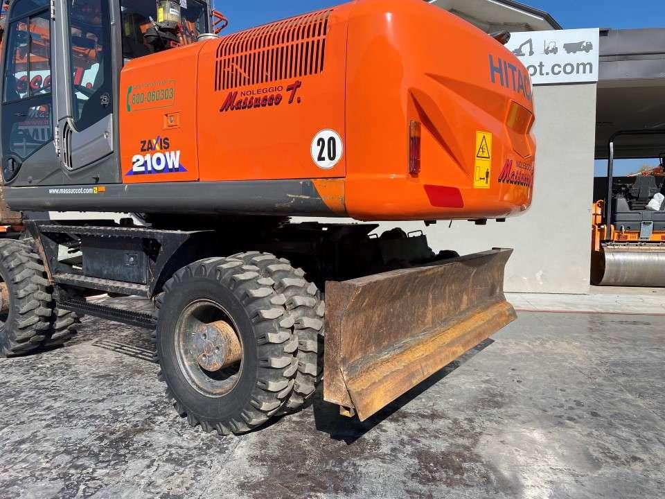 Hitachi ZX210W-3 Photo 17