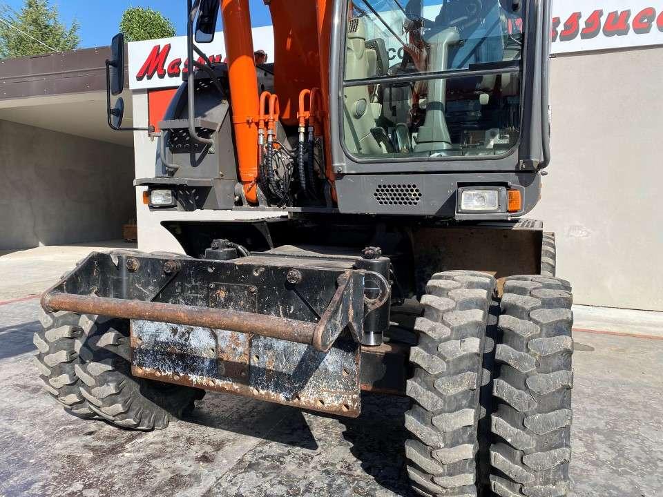 Hitachi ZX210W-3 Photo 5