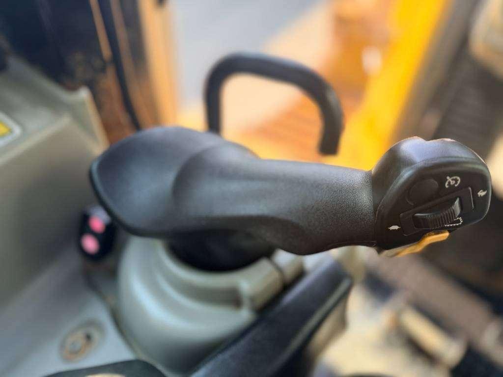 Caterpillar D6T XL Photo 13