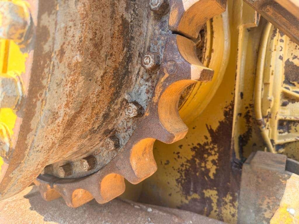 Caterpillar D6T XL Photo 17