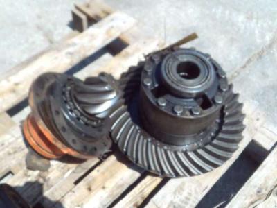 Couple conique pour Fiat Hitachi w130 - corona 34 denti - pignone 7 denti en vente par OLM 90 Srl
