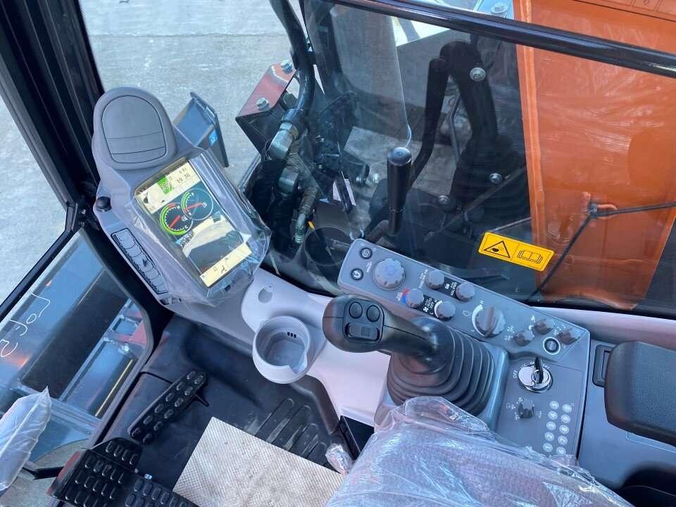 Hitachi ZX85US-6 Photo 9