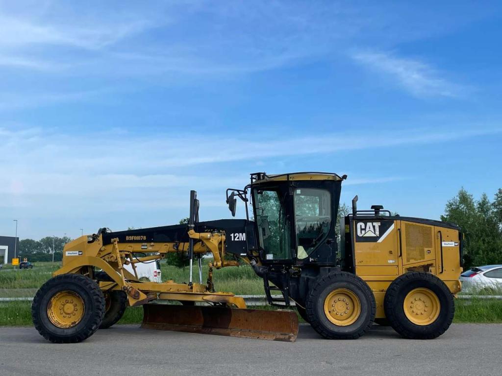 Caterpillar 12M Photo 1