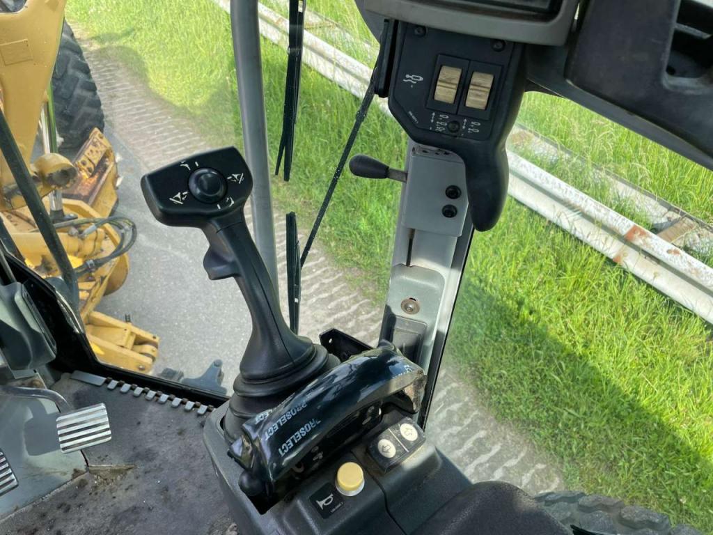 Caterpillar 12M Photo 14