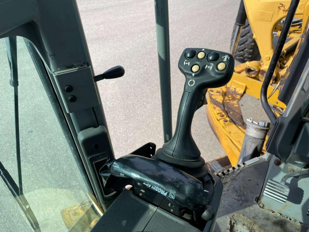 Caterpillar 12M Photo 15