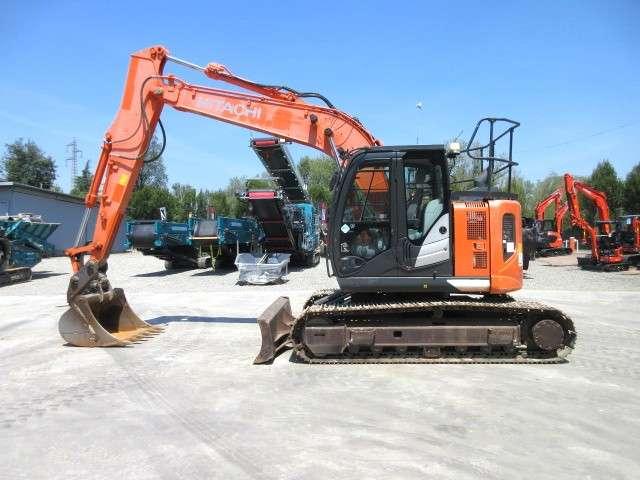 Hitachi ZX135 US-6 Photo 1