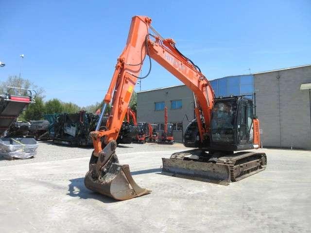 Hitachi ZX135 US-6 Photo 2