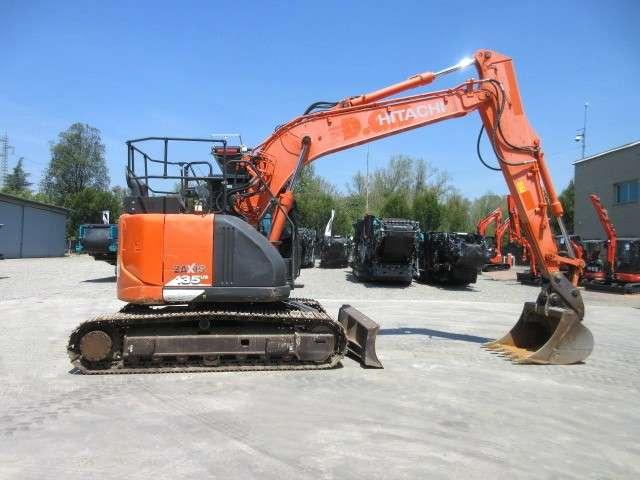 Hitachi ZX135 US-6 Photo 4