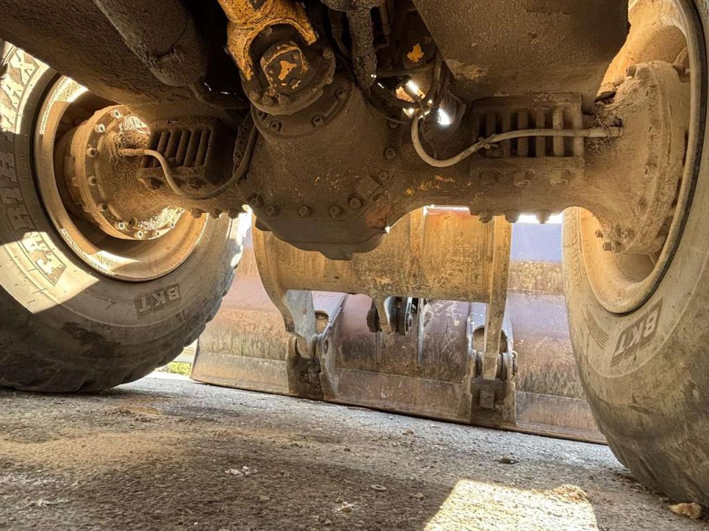 Volvo Front planetary axle for Volvo L120C Photo 1