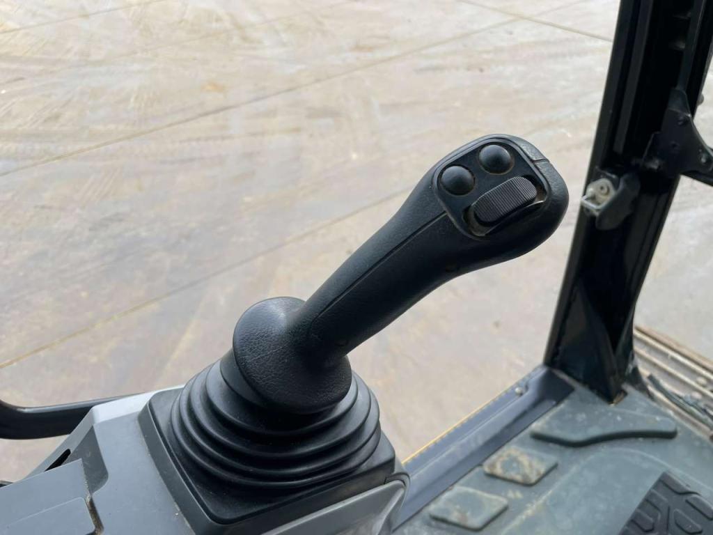 Caterpillar 320FL Photo 22