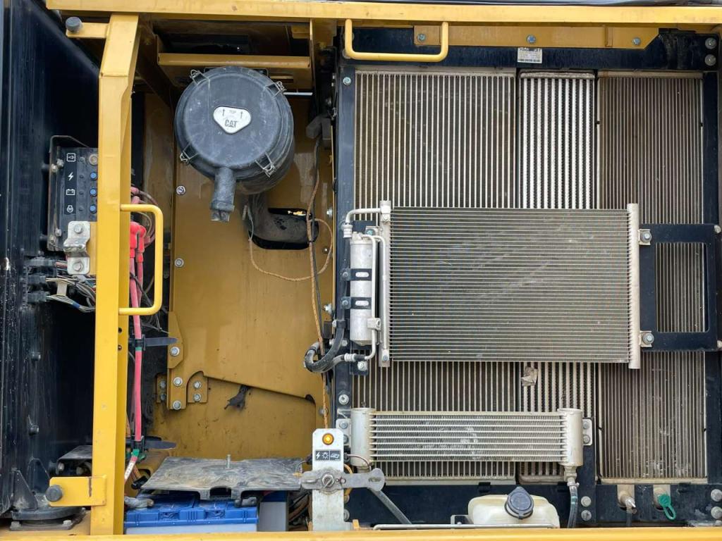 Caterpillar 320FL Photo 23