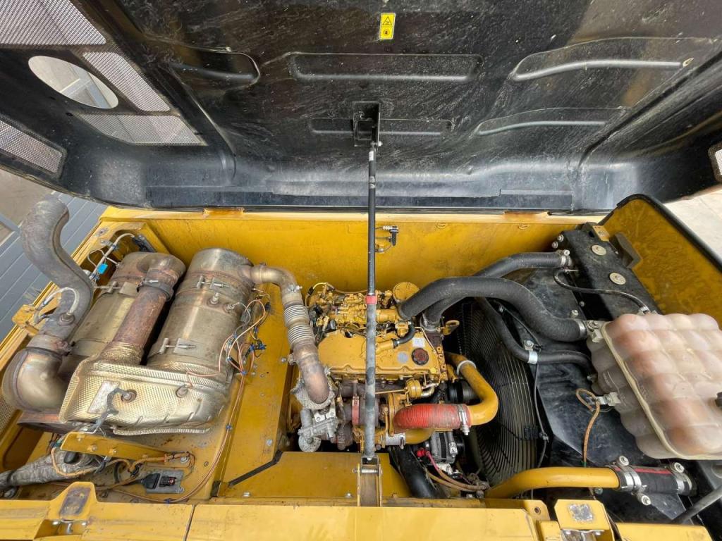 Caterpillar 320FL Photo 27