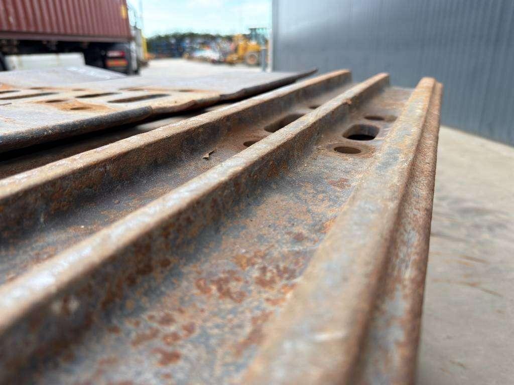Caterpillar 330C / 330D / 336D / 336E / 336F - 850 mm shoes Tr Photo 6