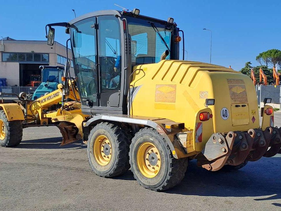 New Holland F106.7 Photo 3