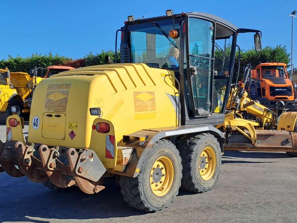 New Holland F106.7 Photo 6
