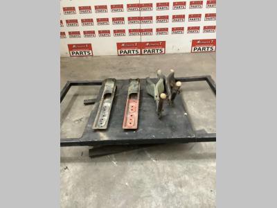 Staffe e supporti parafanghi pour Iveco 260/330 F 35 en vente par Massucco T. Srl Area Ricambi