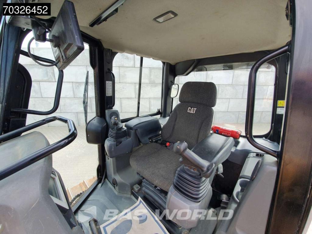 Caterpillar D5K2 LGP Ripper Photo 22