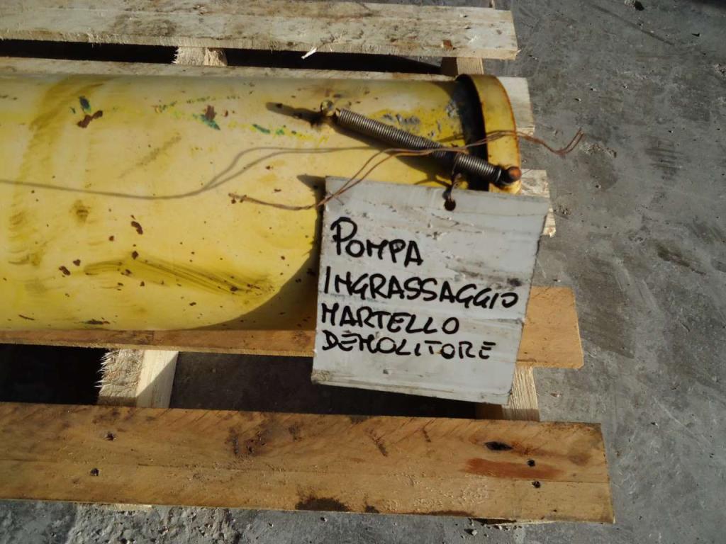 Pompa ingrassaggio per martello demolitore Photo 4