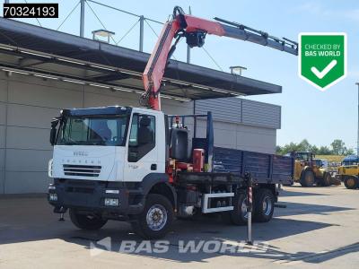 Iveco Trakker 360 6X4 Fassi F215A/235AXP.26 Crane Kran Winch 11m3 tipper Steel suspension Euro 4 en vente par BAS World B.V.
