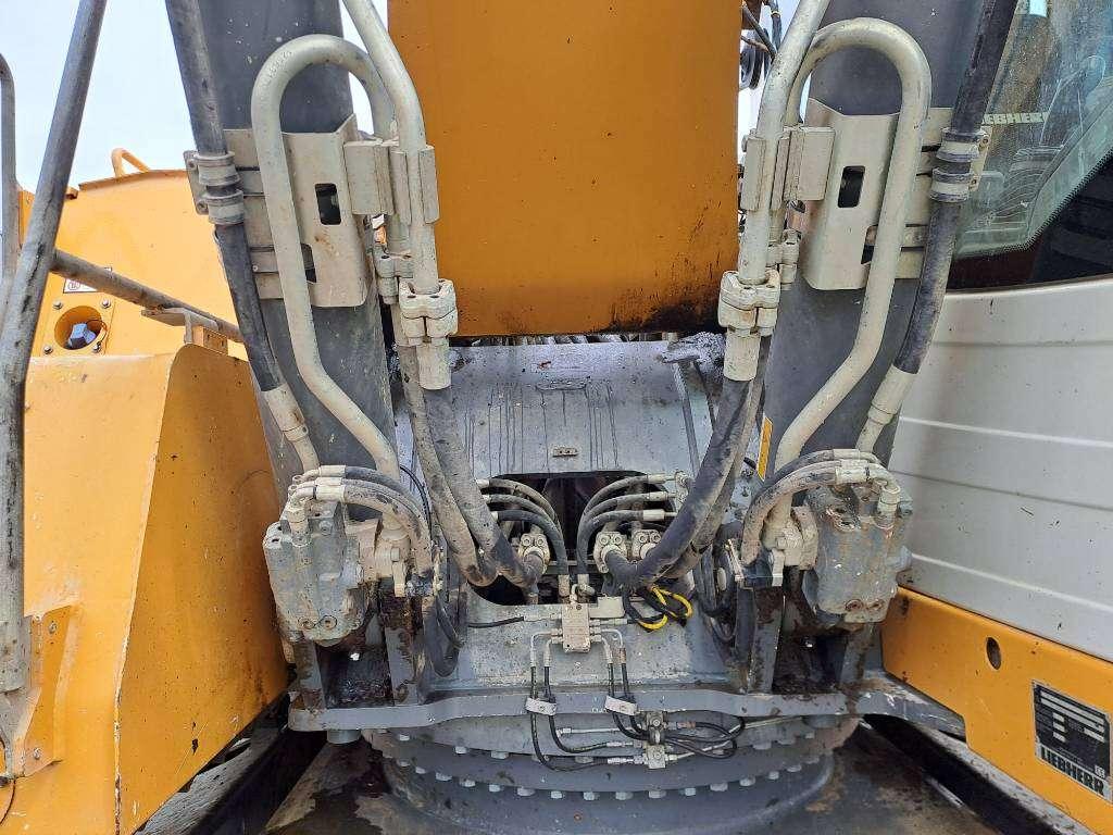 Liebherr R946LC Photo 10