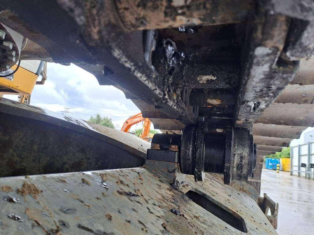 Liebherr R946LC Photo 13