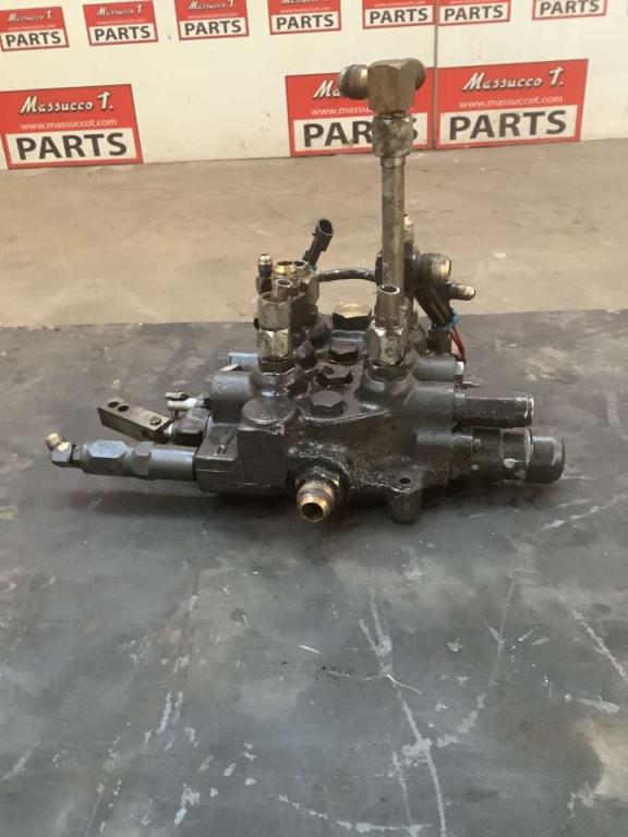Distributore comandi pour Bobcat 753 Photo 3