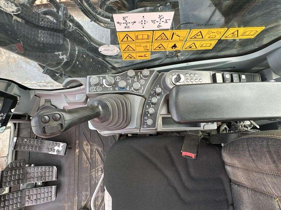 Hitachi ZX350LCN-7 Photo 18