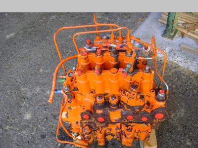 Distributeur hydraulique pour Fiat Hitachi EX 235 en vente par PRV Ricambi Srl